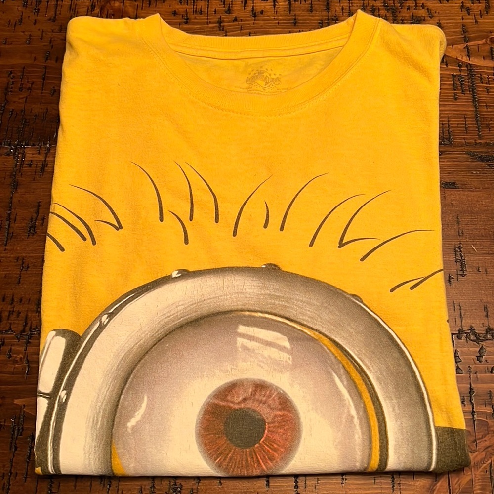 Universal Studios T-shirt Despicable Me size medium yellow